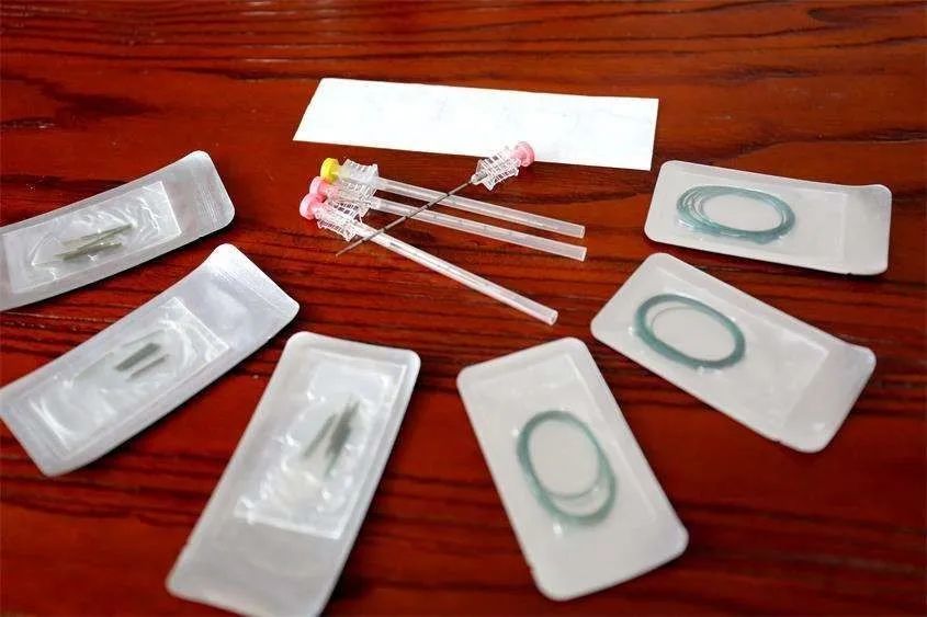 除以上需到院治疗的方法,中药口服、灌肠、泡脚、熨烫(外敷小腹)、穴位埋线都是可以使用的,大约10天左右返院复诊一次。